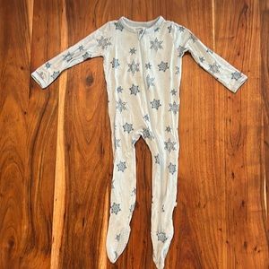 Kyte Baby zippered footie snowflake Christmas 12-18 months